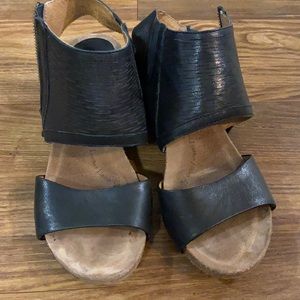 Sofft leather heels with zipper on ankle!